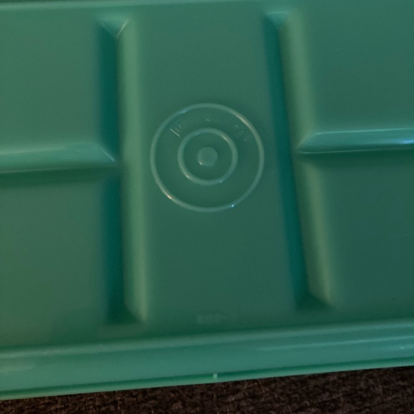 Tupperware 892 with Lid 893, like new, Long container! - Picture 5 of 6